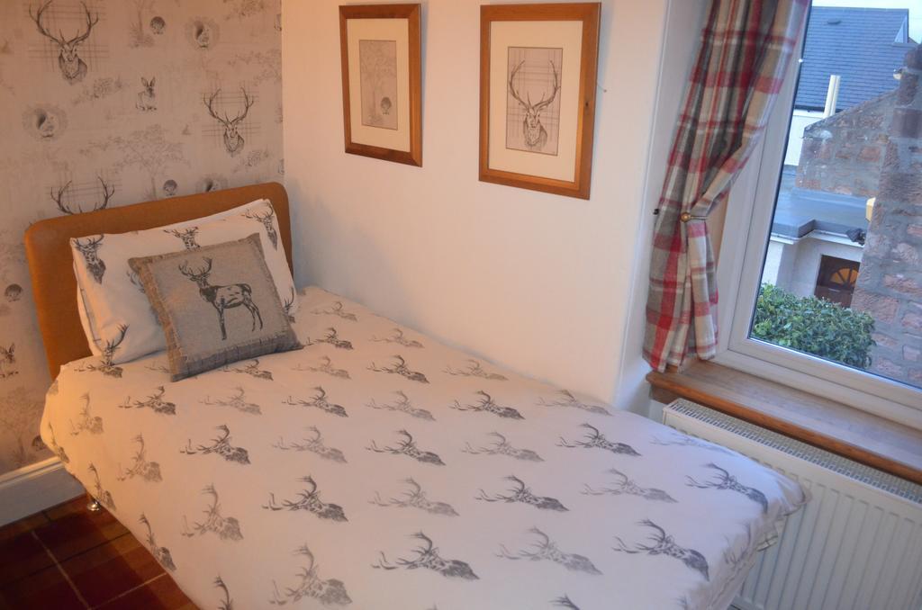 Roseneath Guest house 4*